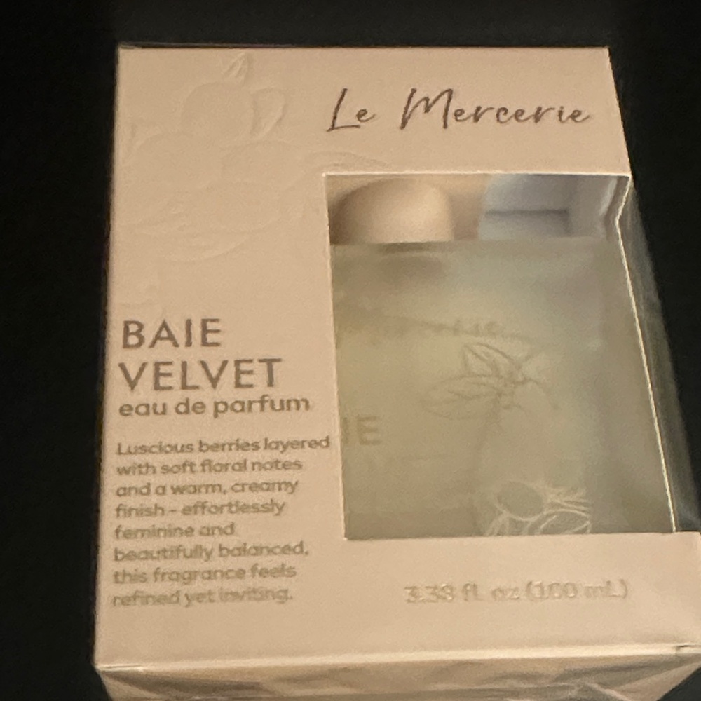 Baie Velvet Eau de Parfum - White